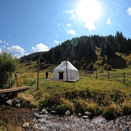 Mine Hostel Dzhergalan Jyrgalan Exteriör bild