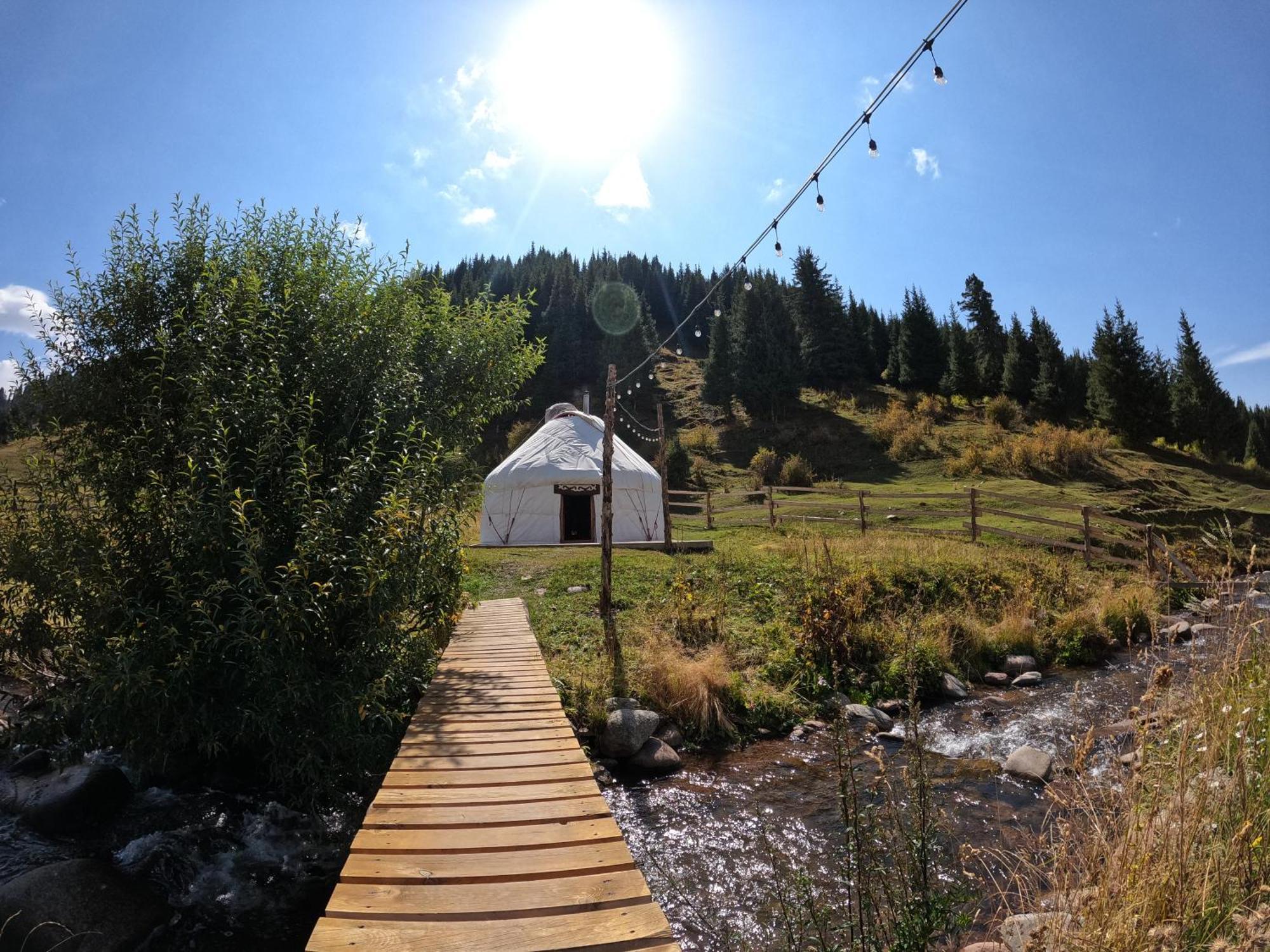 Mine Hostel Dzhergalan Jyrgalan Exteriör bild
