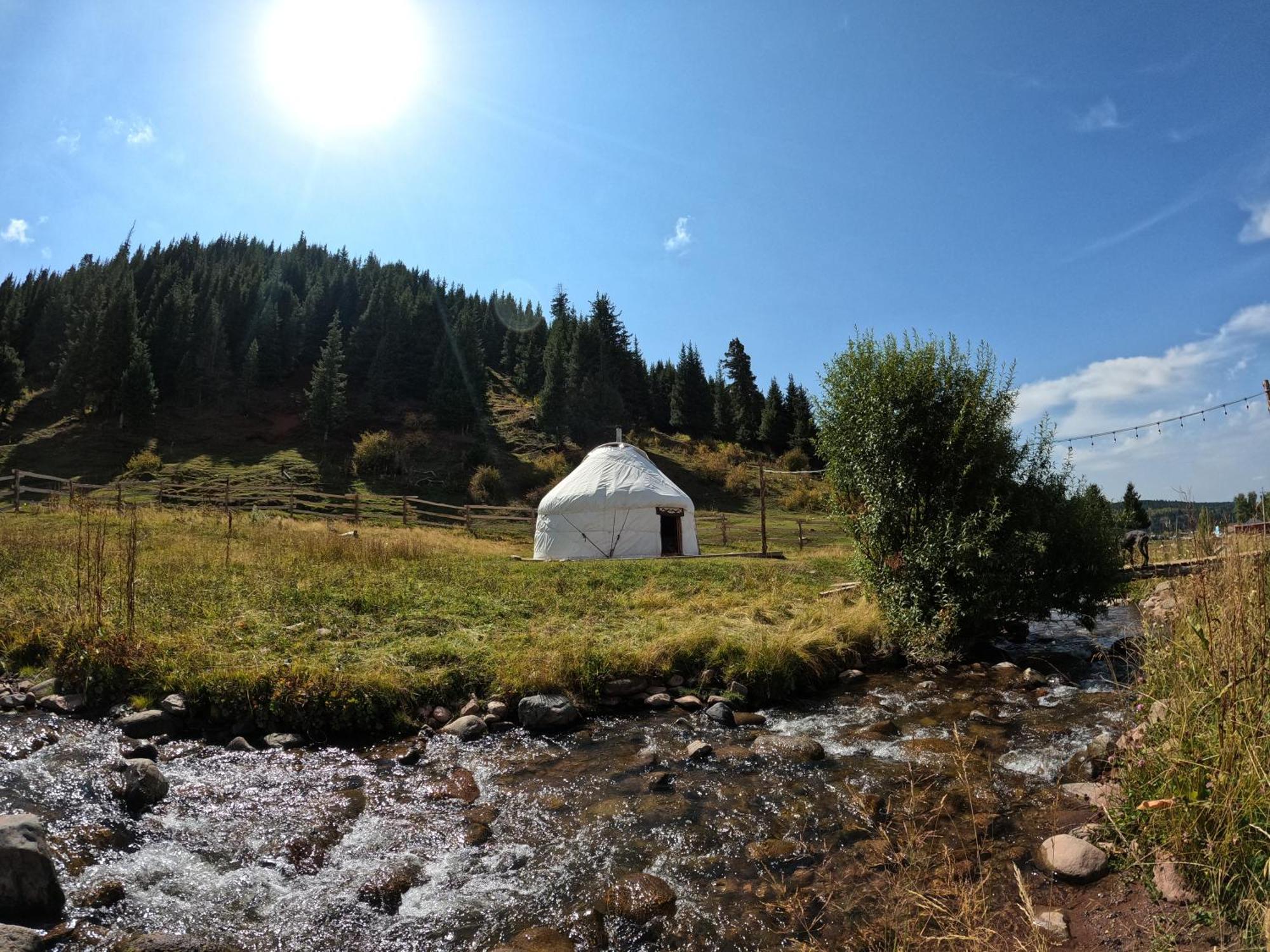 Mine Hostel Dzhergalan Jyrgalan Exteriör bild