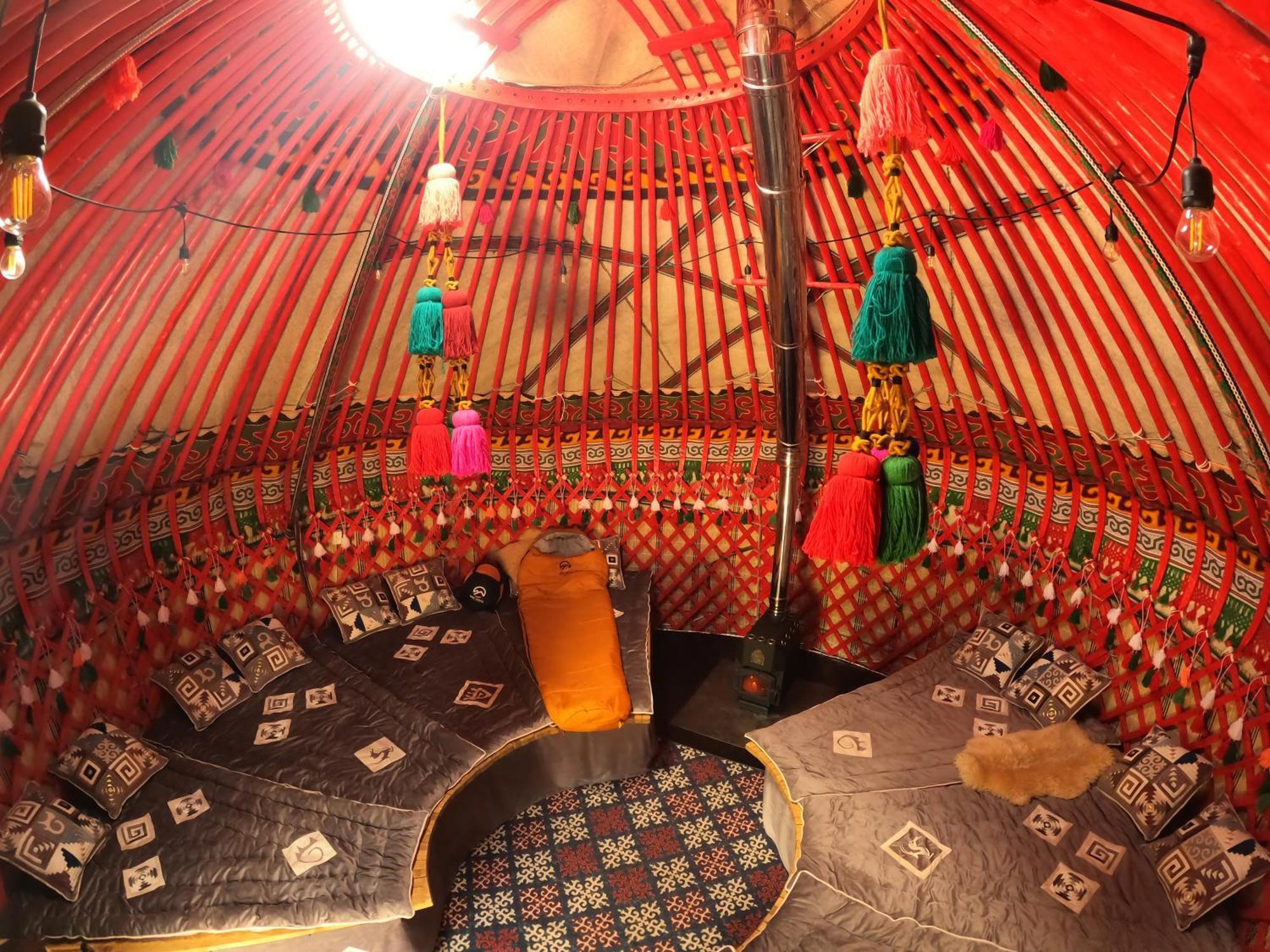 Mine Hostel Dzhergalan Jyrgalan Exteriör bild