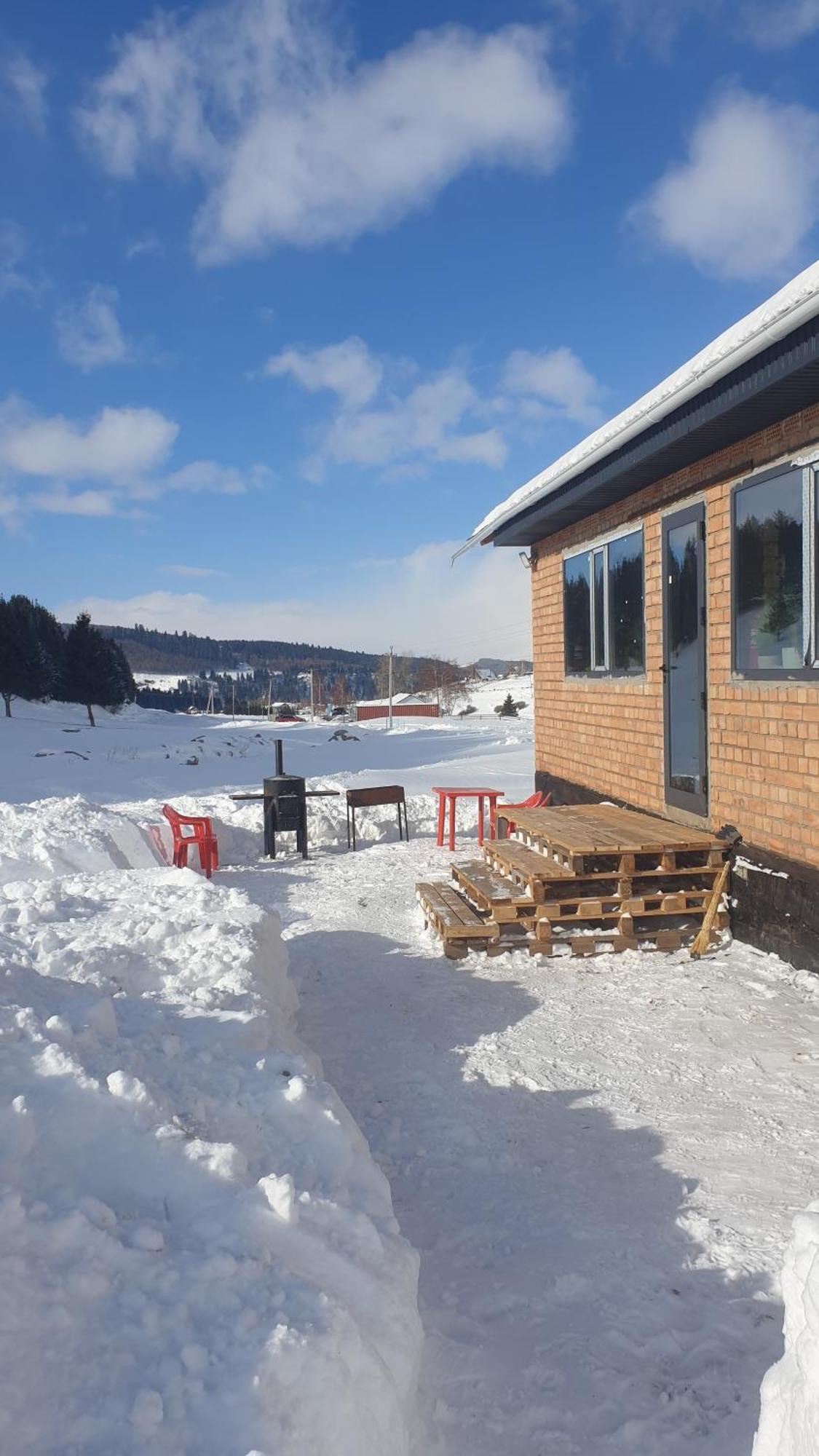 Mine Hostel Dzhergalan Jyrgalan Exteriör bild